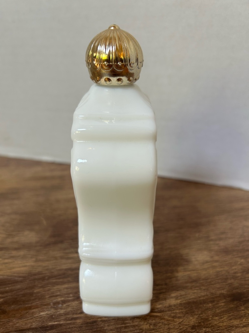 VTG 1970’s Avon White Milk Glass Clock “Unforgettable Foaming Bath Oil” Ornate - Picture 3 of 6